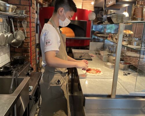 ピッツァ練習中