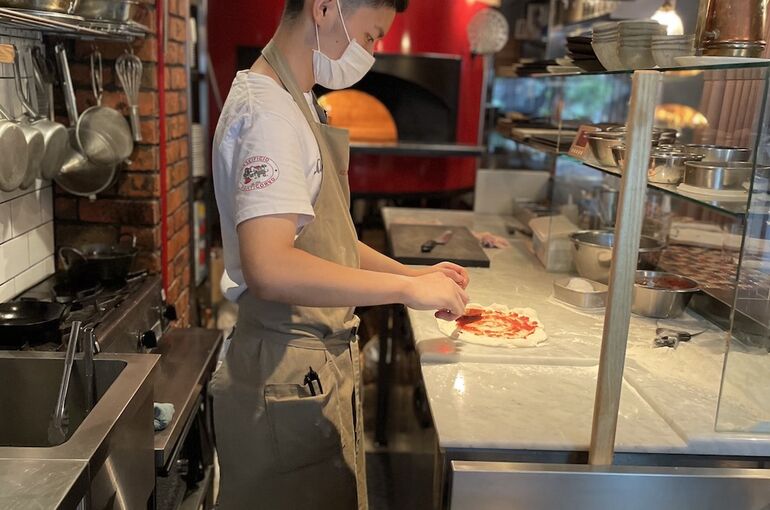 ピッツァ練習中